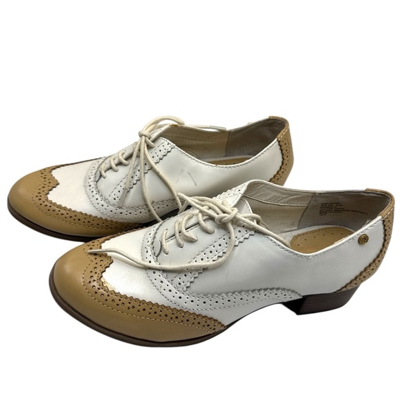 G.H. Bass & Co. Women's White and Tan Oxford Shoes - Picture 3 of 7